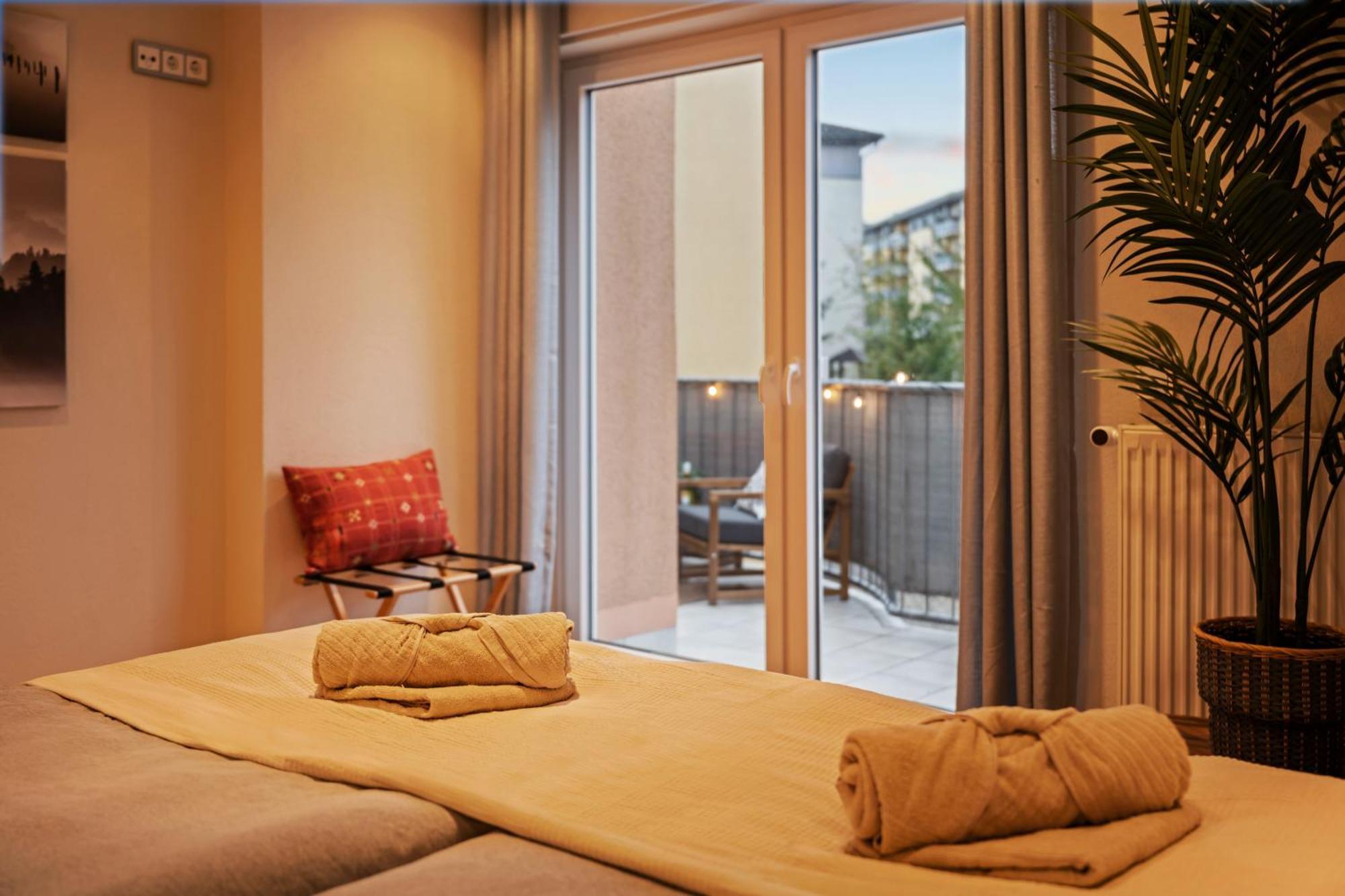 Edler Wohnraum Schwanenteich-Suite Mit Balkon, Kaffeevollautomat, Lift & Parkplatz Zwickau Luaran gambar