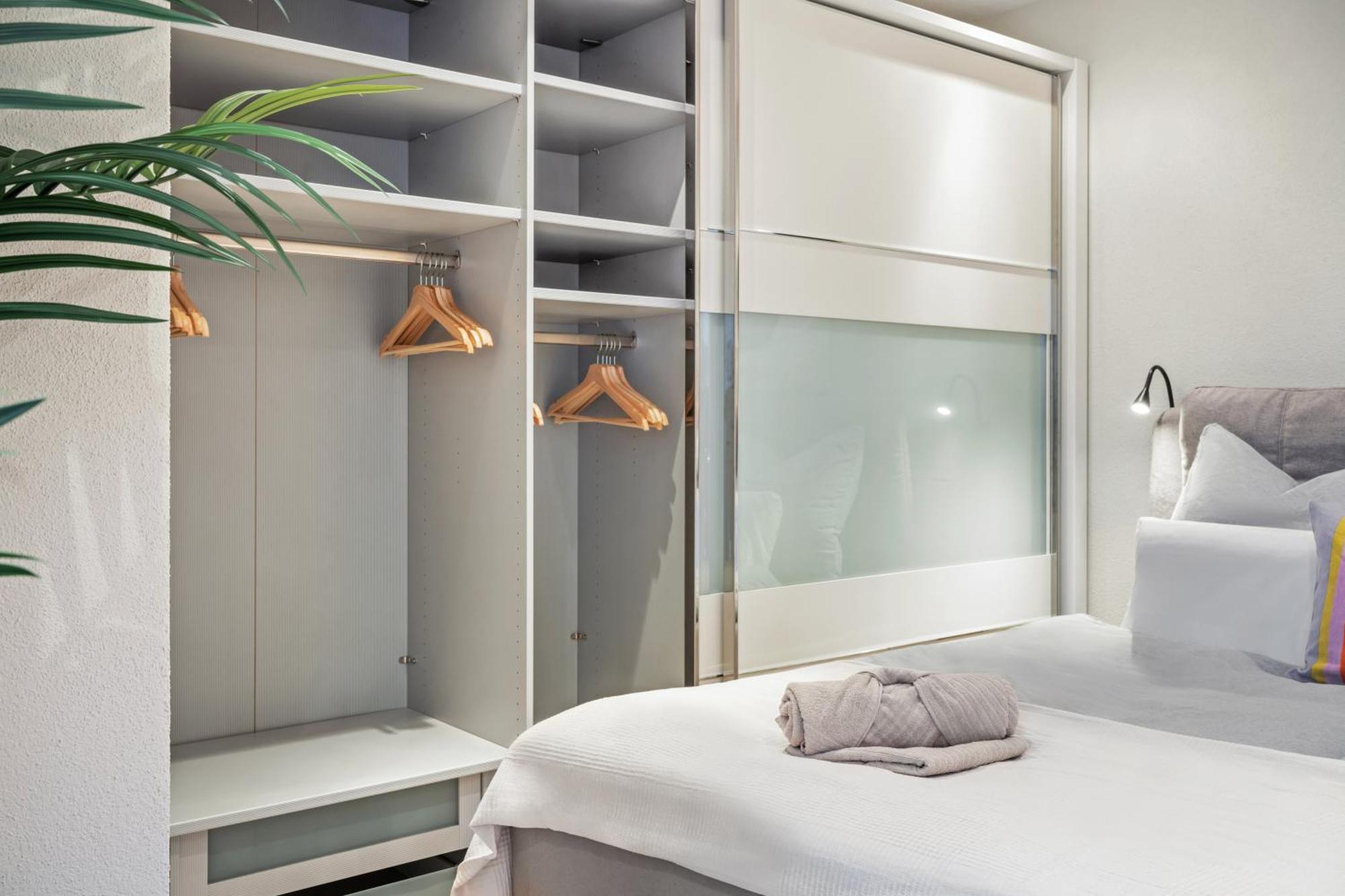 Edler Wohnraum Schwanenteich-Suite Mit Balkon, Kaffeevollautomat, Lift & Parkplatz Zwickau Luaran gambar
