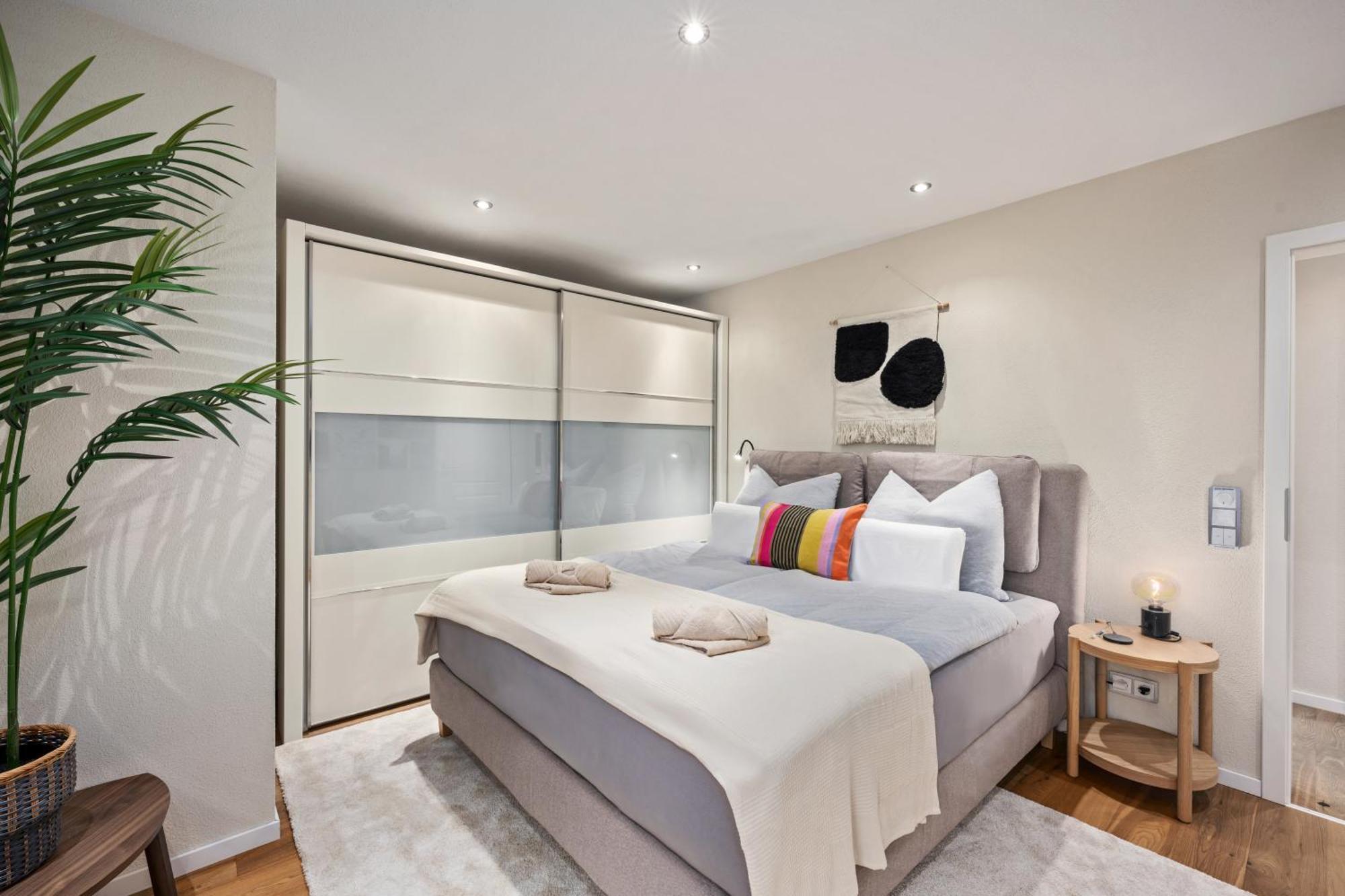Edler Wohnraum Schwanenteich-Suite Mit Balkon, Kaffeevollautomat, Lift & Parkplatz Zwickau Luaran gambar